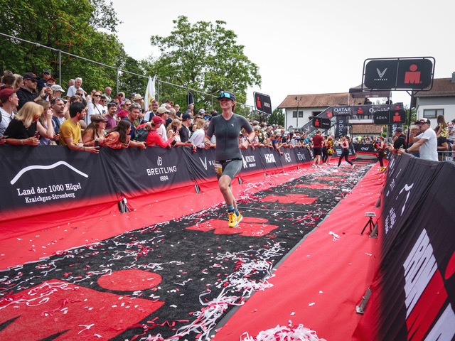 Zu der gezielten Vorbereitung von Celestina Schmidt auf den Ironman in Roth gehört auch, dass sie am Wochenende nach dem Ironman 70.3 Kraichgau an der Schwimm-DM der Masters in Stuttgart teilgenommen hat.