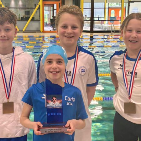 die siegreiche SCSA-Staffel (4x50m-Brust-mixed) beim Warendorfer Sparkassenpokal