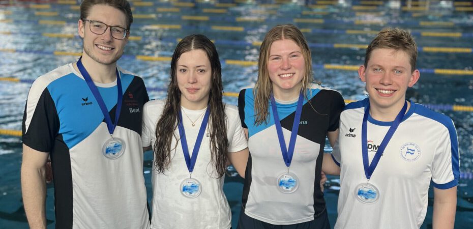 die Silberne 4x200m-Staffel / v.l.: Bent Buttwill, Emma Lüke, Jona Finken und Marc Pähler